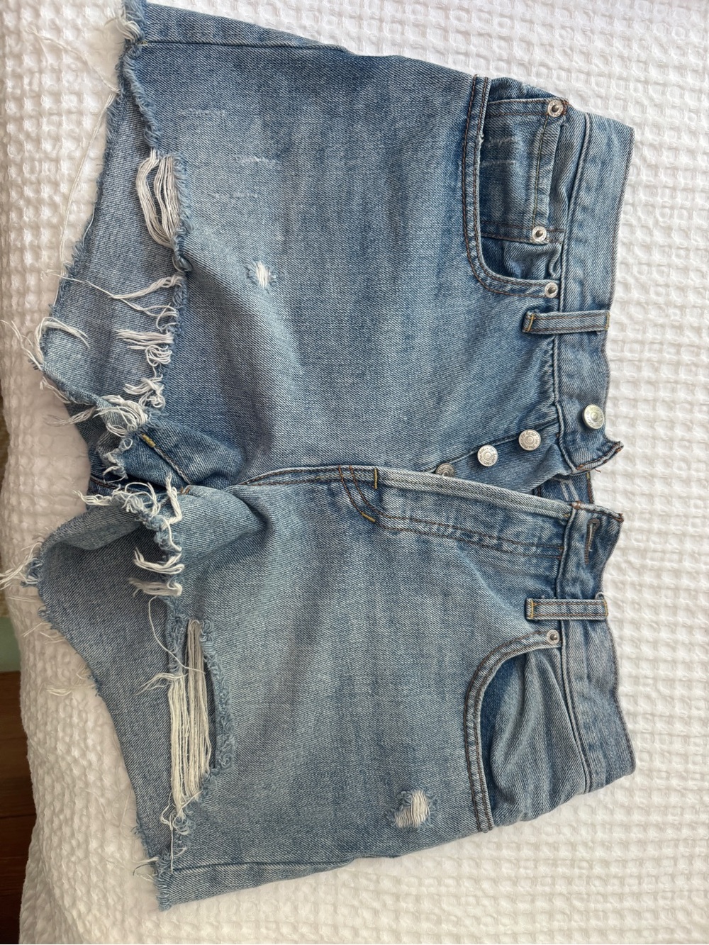 Free People Light Blue Distressed Denim Shorts Size 29 - Never Worn